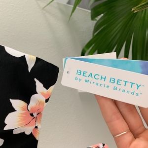 Beach crop top with tie.